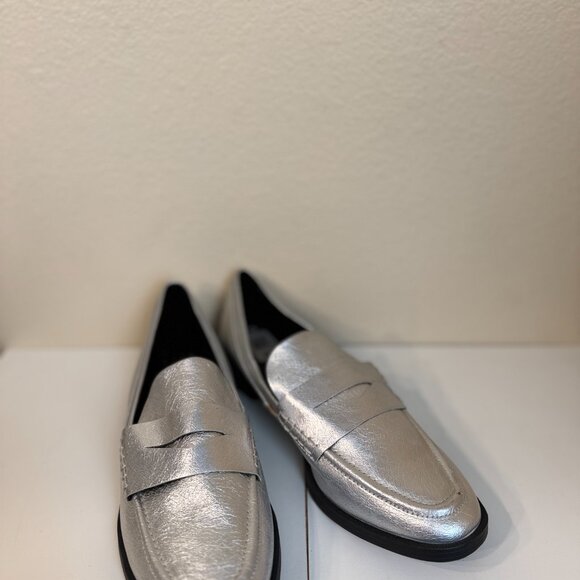 A New Day Silver Loafer Flats with Memory Foam 9 - Picture 4 of 4